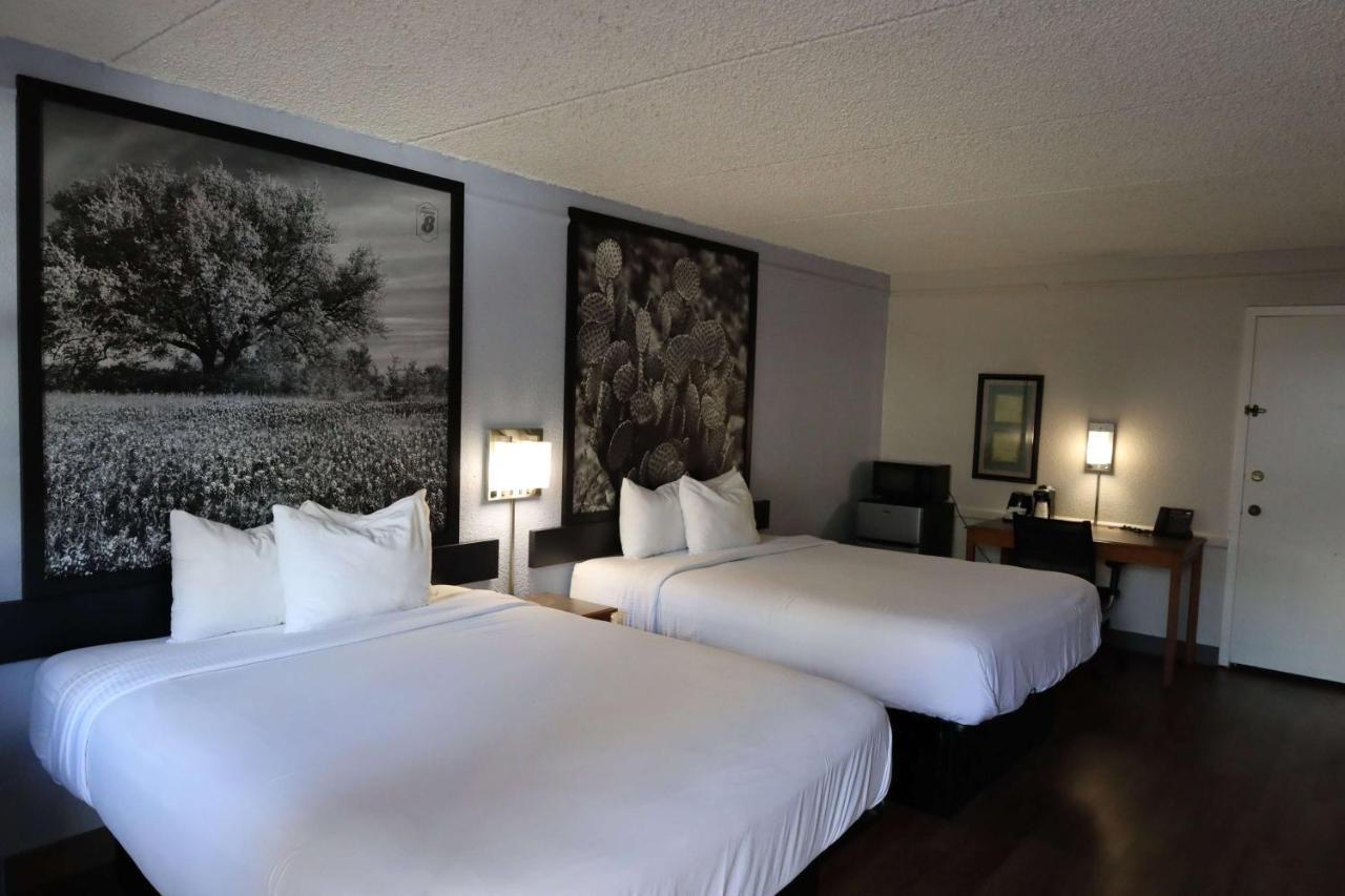 Super 8 By Wyndham Austin South I-35 Hotel Eksteriør billede