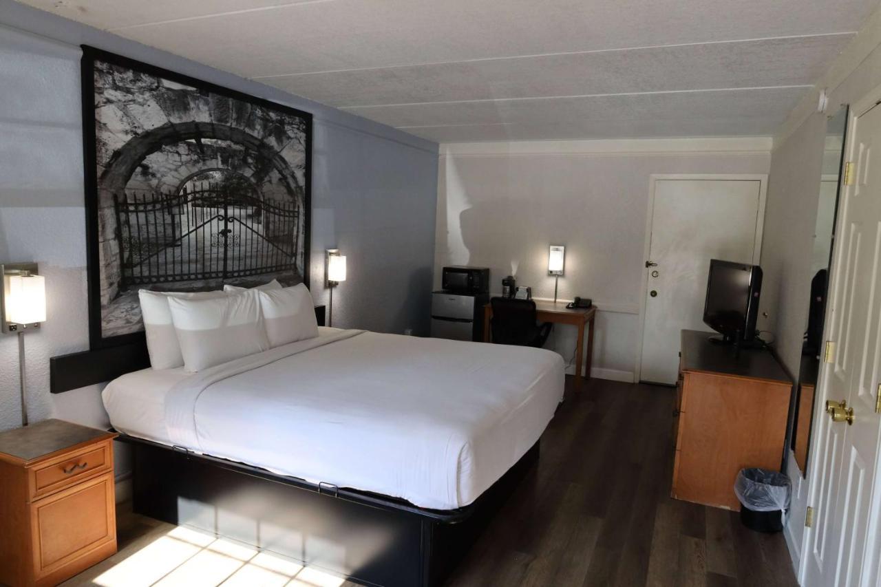Super 8 By Wyndham Austin South I-35 Hotel Eksteriør billede