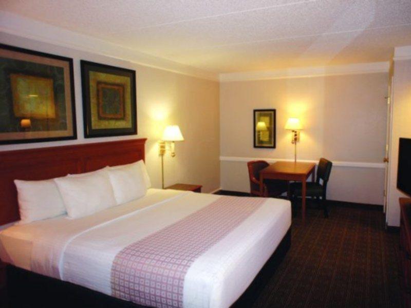 Super 8 By Wyndham Austin South I-35 Hotel Eksteriør billede