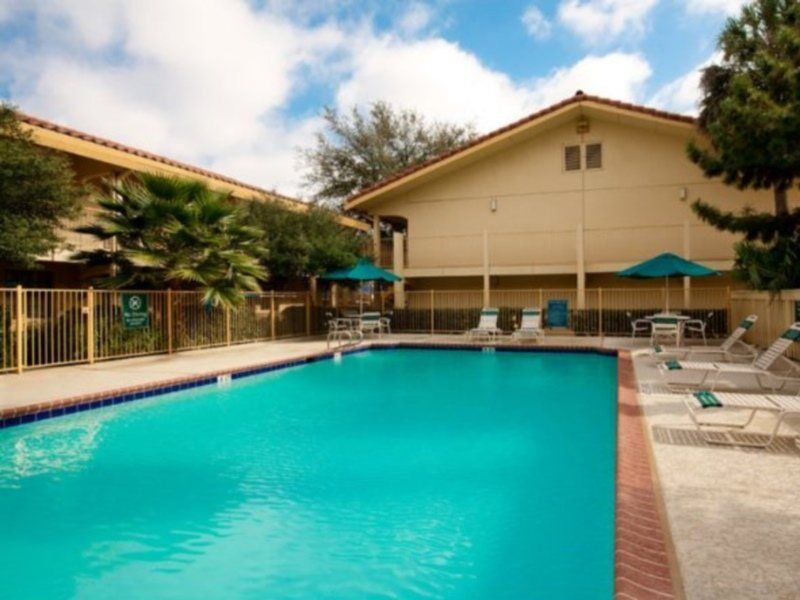 Super 8 By Wyndham Austin South I-35 Hotel Eksteriør billede